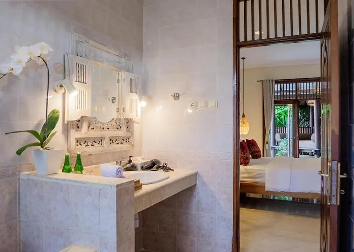 Atres Griya 5 Private Bedroom Villa Kuta (Bali)